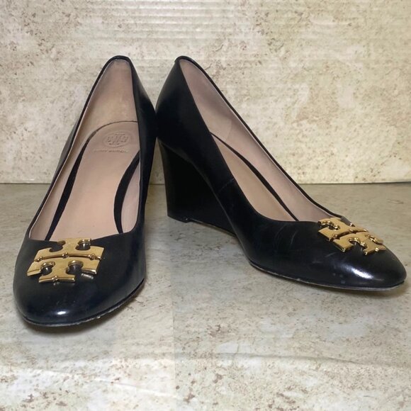 Tory Burch Black Leather Wedge Pumps Gold Logo Accent Elegant Comfortable - Picture 1 of 9